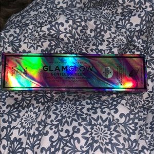 GLAMGLOW gentle bubble face cleaning